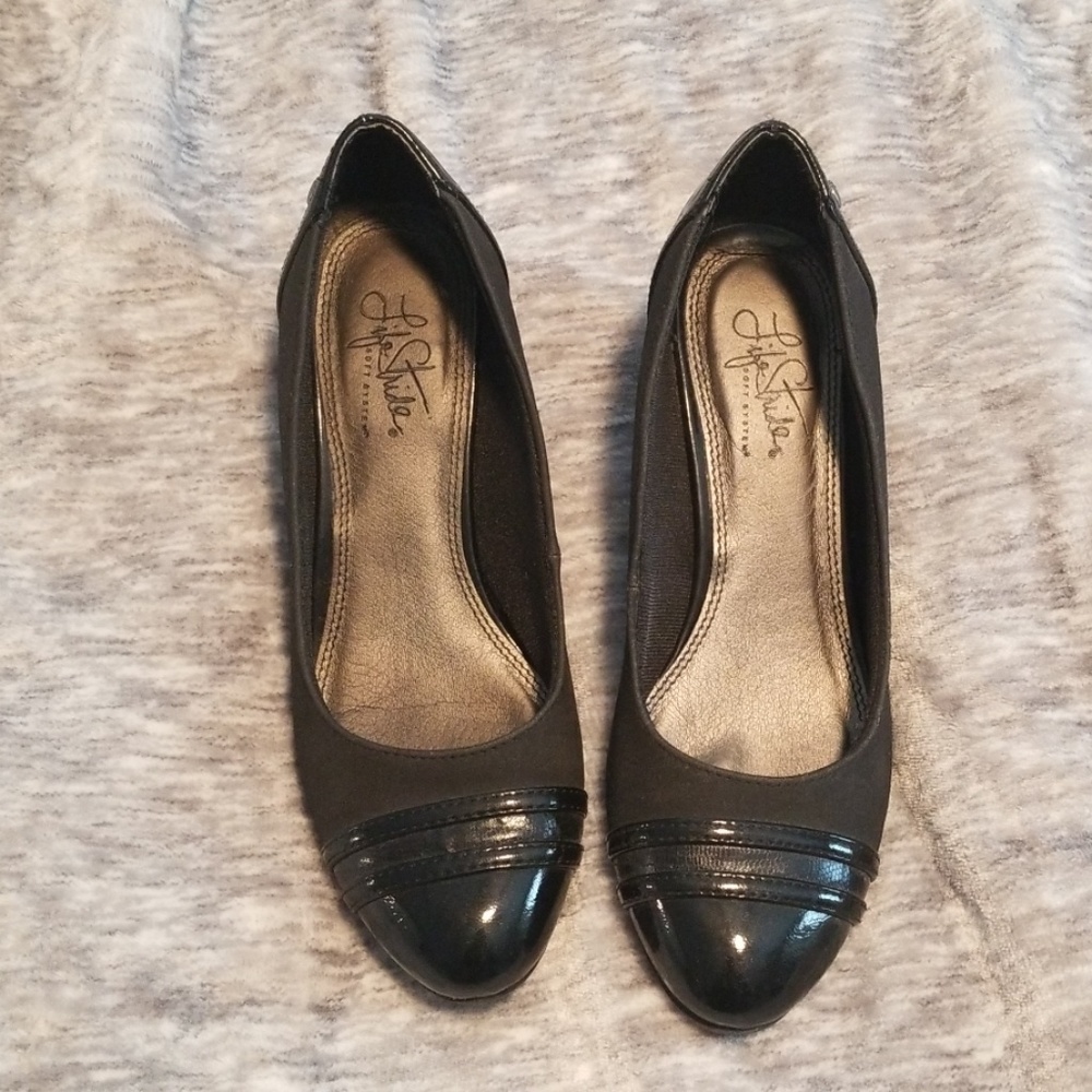 Life Stride black low wedge dress shoes